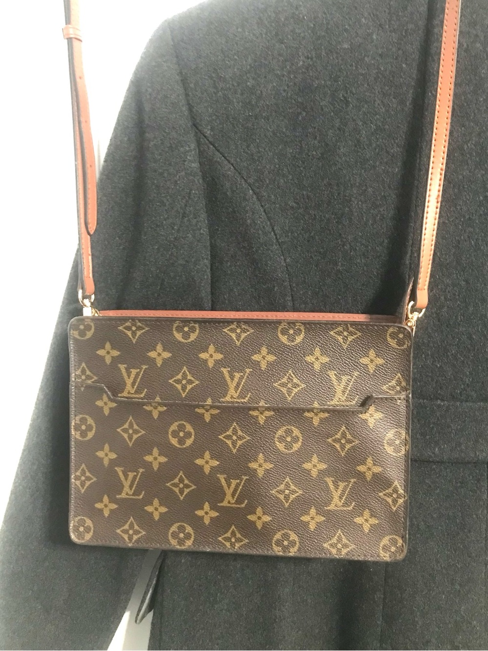 ✅LV CLUTCH MONOGRAM AUTHENTIC LOUIS VUITTON BAG